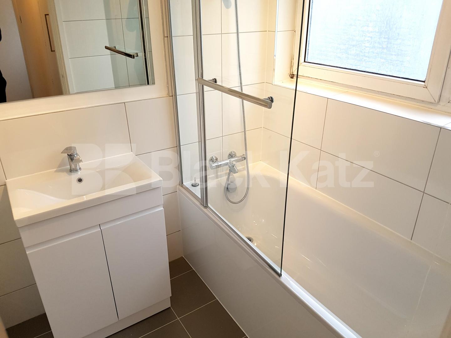 			NEW INSTRUCTION (Includes heating and hot water)., 2 Bedroom, 1 bath, 1 reception Maisonette			 New Kent Road, Elephant and Castle Borough 